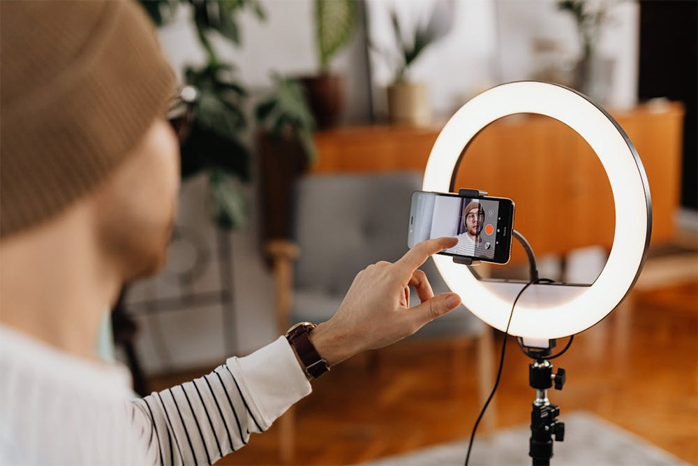 Organic vs. Paid Social Media: What Works Best in 2025